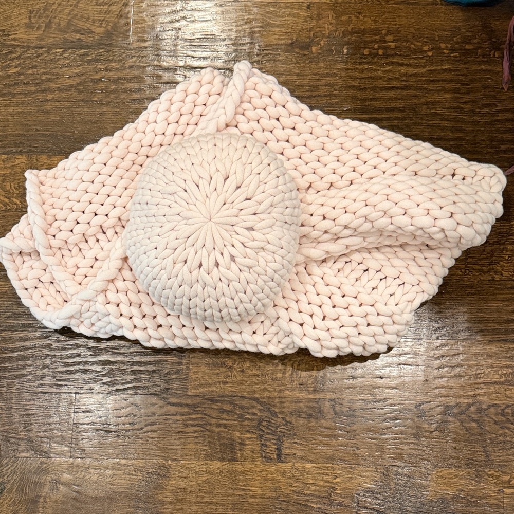 Pottery Barn Teen Pink Chunky Knit Throw Blanket and pillow Powder Blush